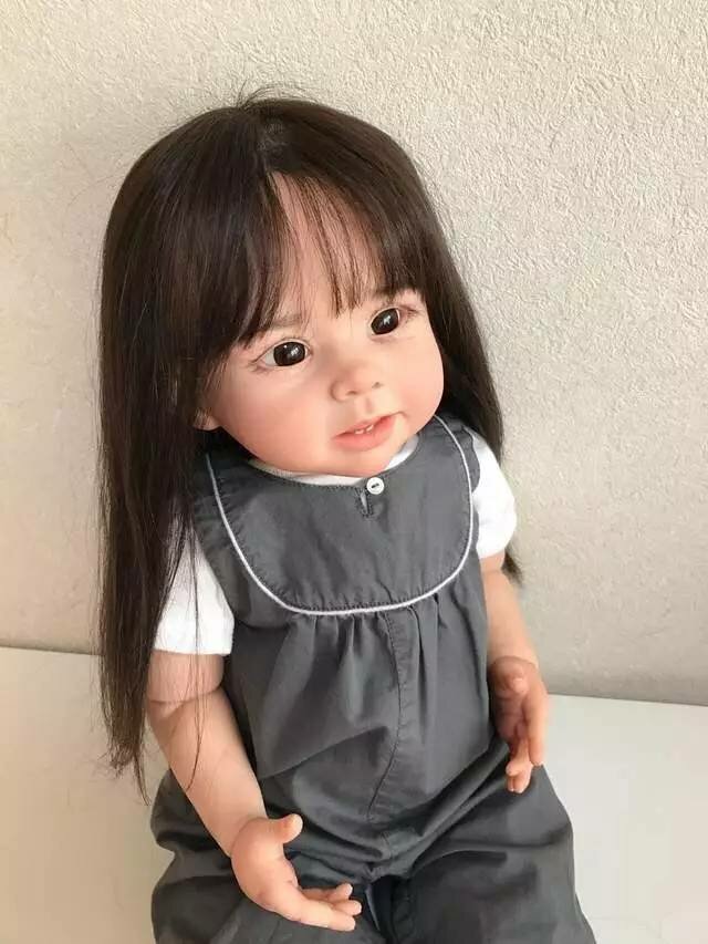 日本推出超逼真的仿真婴儿，跟真实的小婴儿相似度99%！你会买这样超逼真的人形娃娃么...？